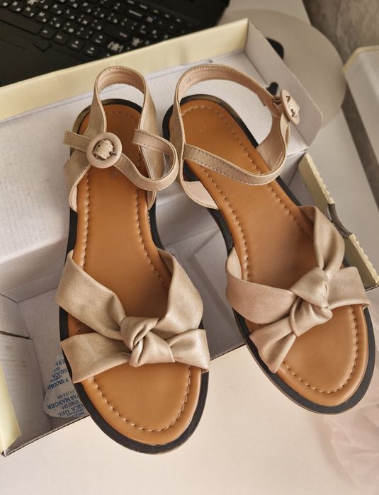 Продам женские сандали