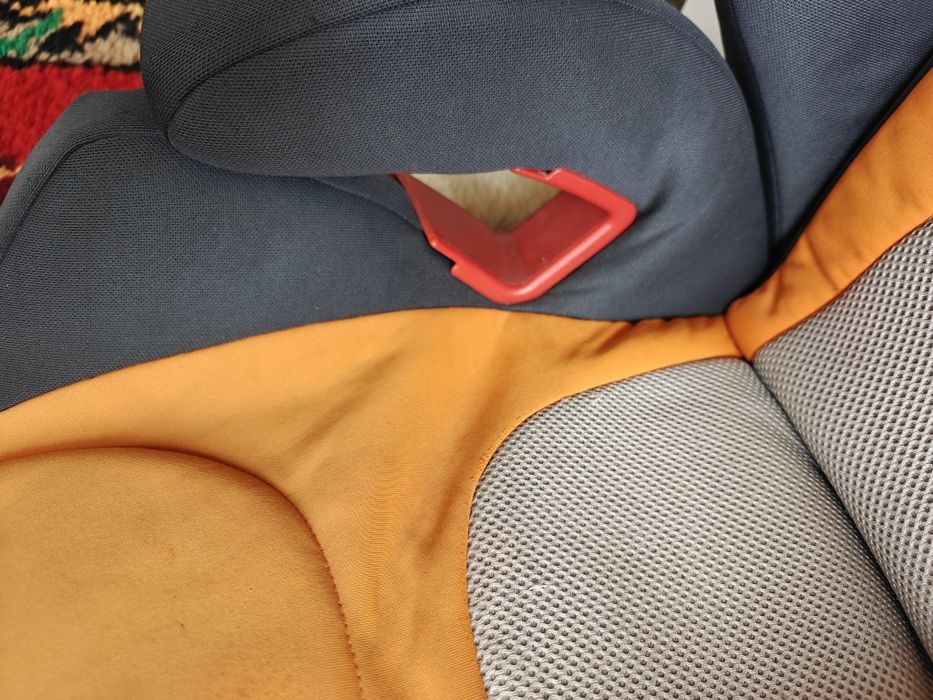 Детска седалка за кола Chicco artsana universal 15-36кг