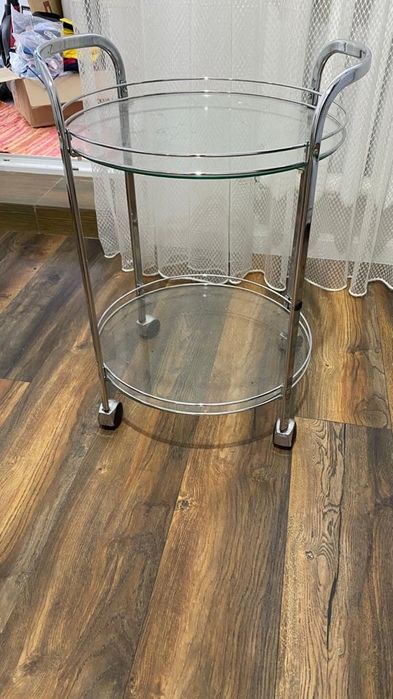 Продам стол журнальный, на колёсиках