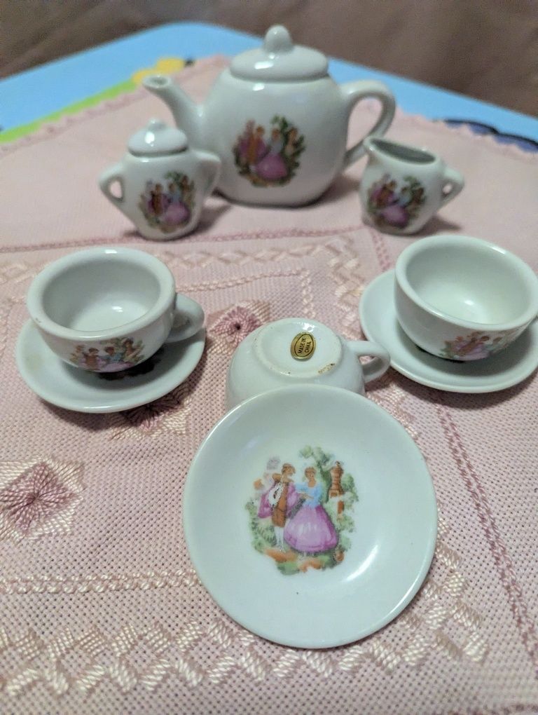 Порцеланов сервиз за игра