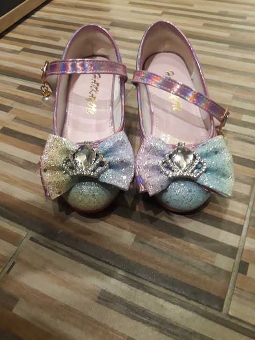 Детски обувки с токчета