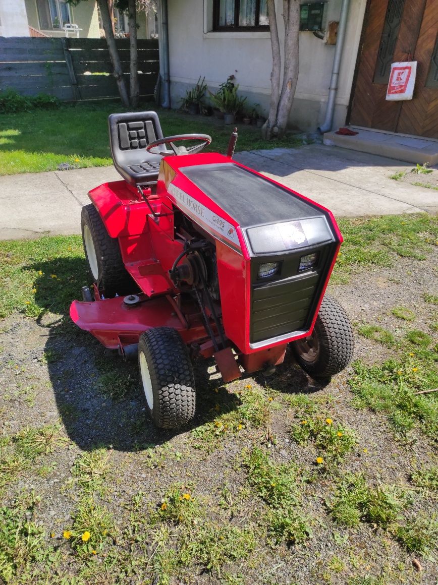 Tractoras de tuns iarba Toro Wheel Horse C 195