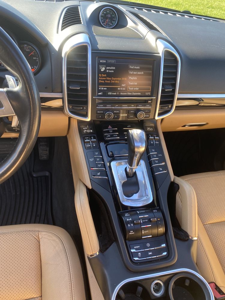 2014 Porsche Cayenne Platinum Edition