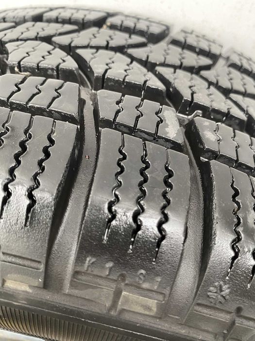 roti de iarna pentru ford cu jante de otel si capace de plastic