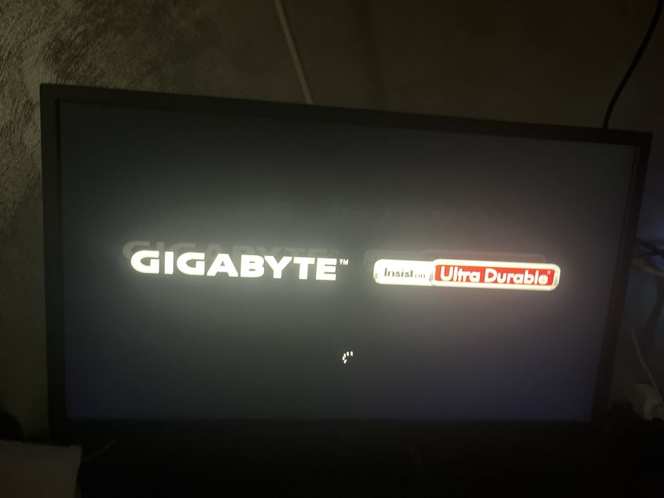 Vand pc aqrys in state foarte buna