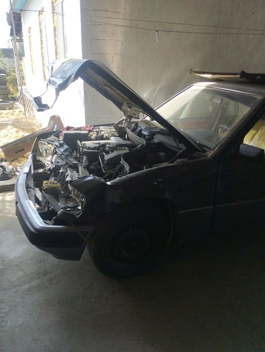 Продам в аварийном состоянии mercedes 220