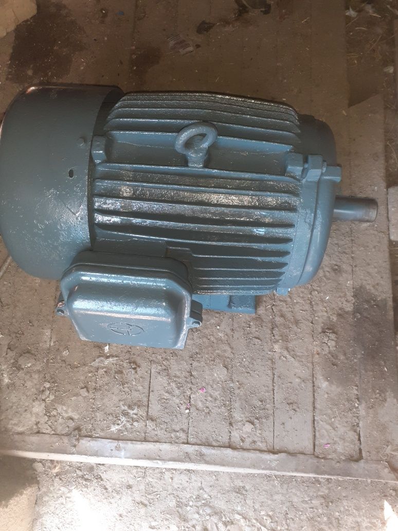 Motor trifazat 5,5 kw, 1000rot