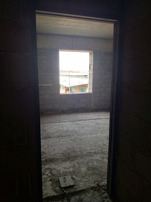 Qo'yliq massiv 5 Kvartira 43 m2 Karobka, naxtga sotiladi