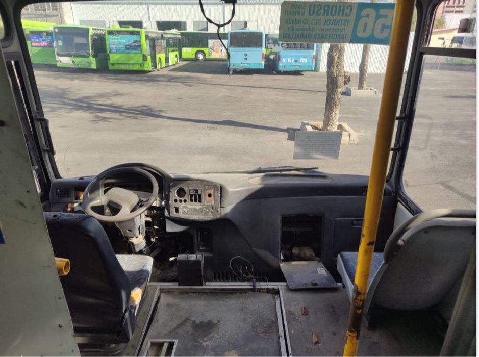 Isuzu avtobus 2016 yil ,2014 yil 2913 yil  11500$ narxi kilishamiz