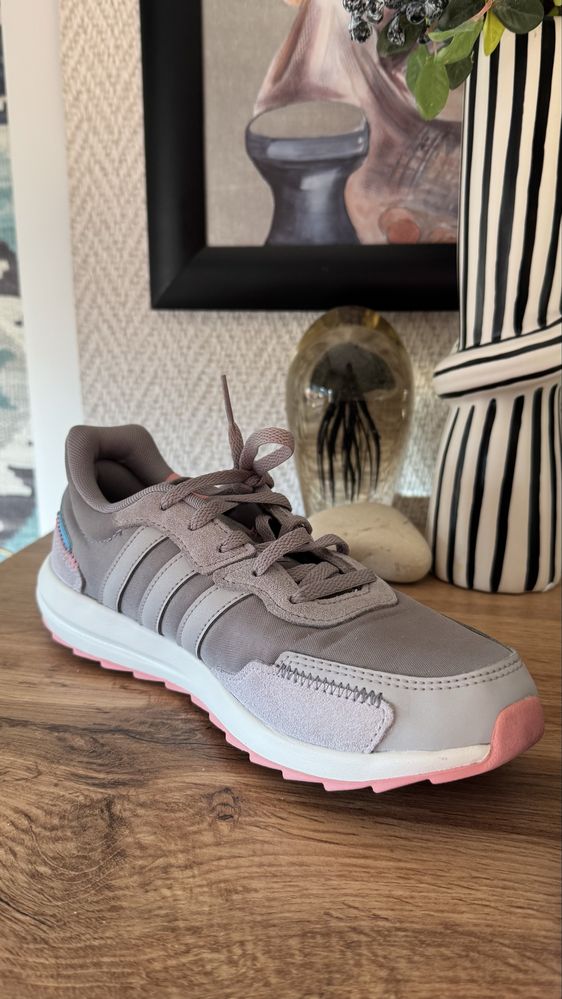 Дамски маратонки Adidas номер 37 1/3