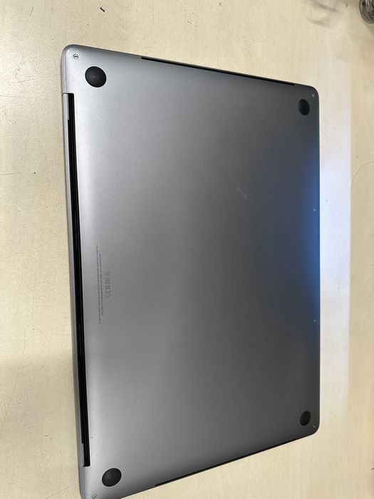Macbook pro a1990 / i9 / 16 gb ram / 500 gb ssd