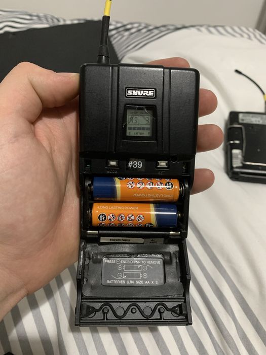 Vând receiver wireless Shure UHF cu 2 canale