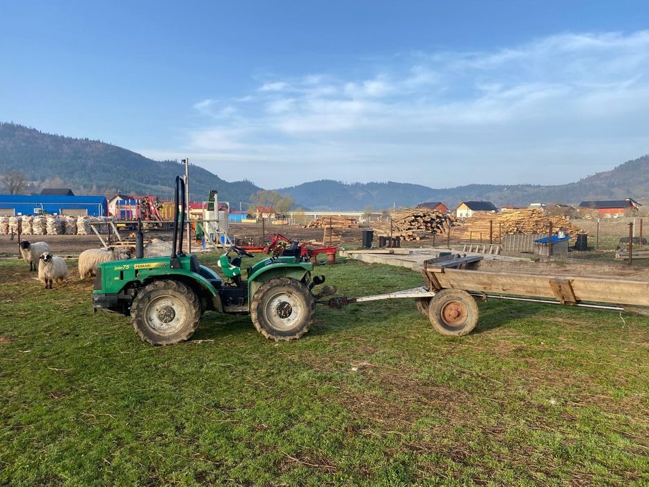 Vând tractor Ferrari