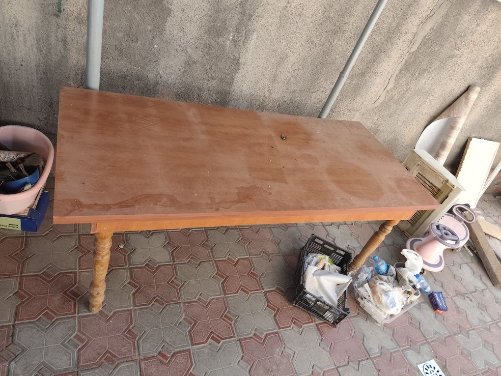 Продам обеденный стол размер 80*180