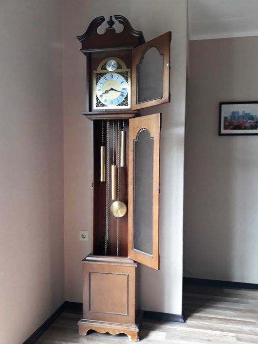 Старинен паркетен часовник "Tempus fugit