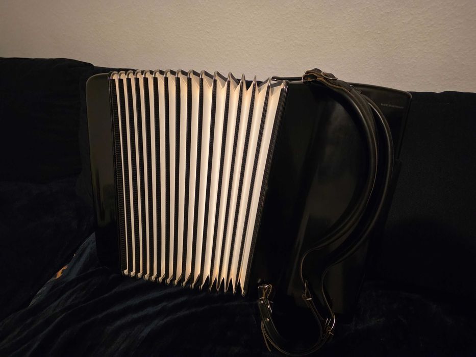 Акордеон Hohner Atlantic IV N De Luxe