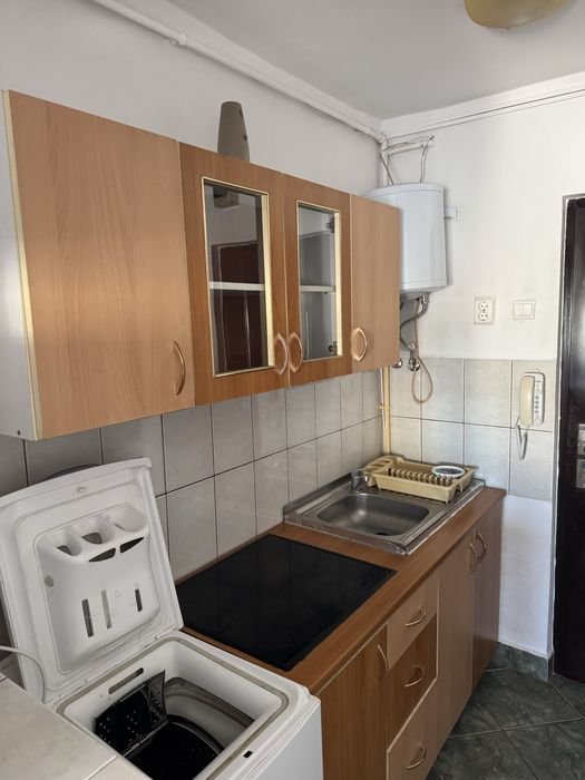 Inchiriez garsoniera carpati 2