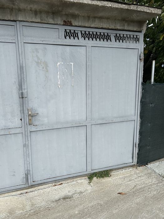 Гаражна врата метална двукрила за бетонова гаражна клетка