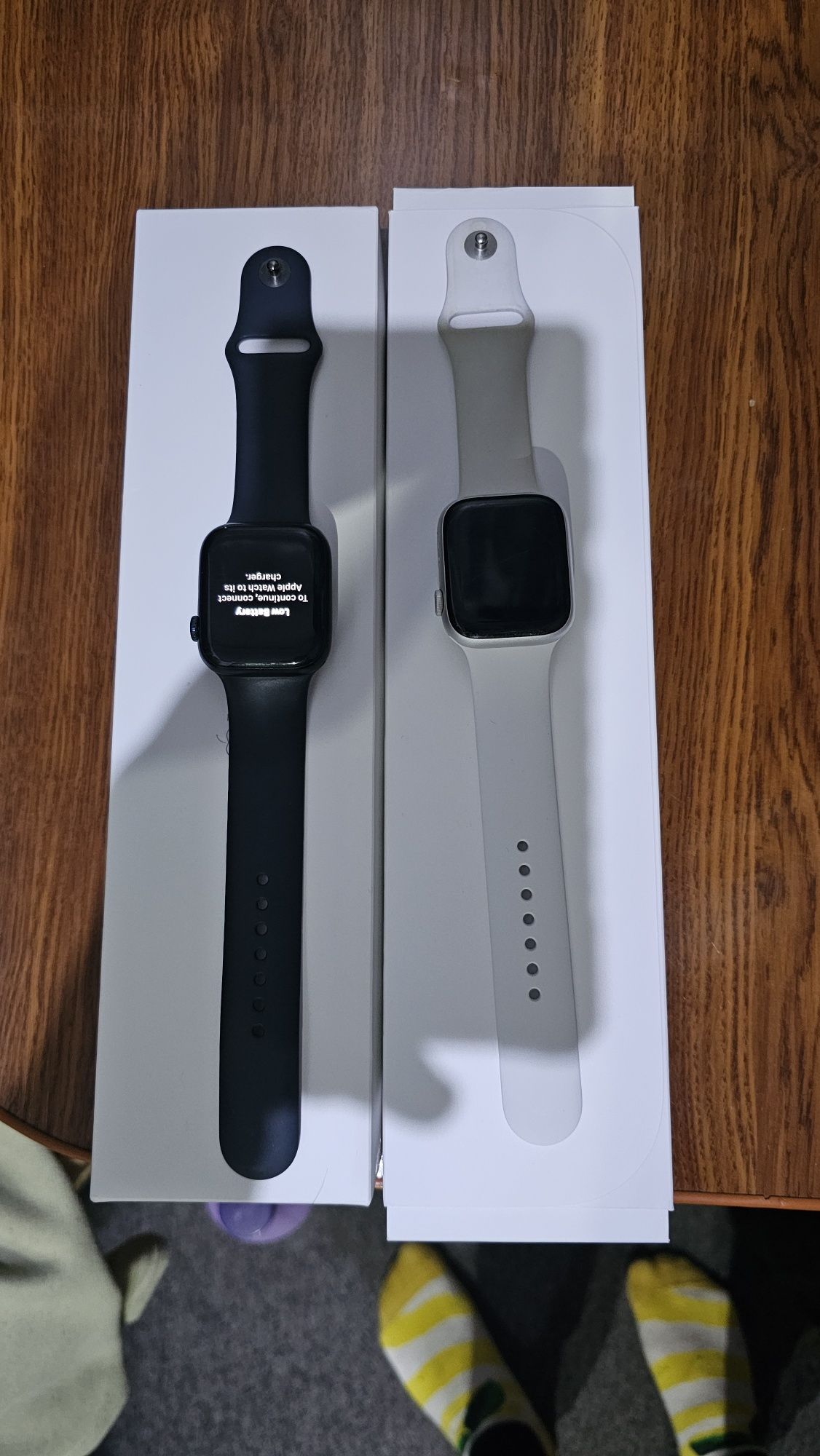 Vând  2 Apple Watch 8 GPS + Cellular, 45mm Midnight Aluminium Case