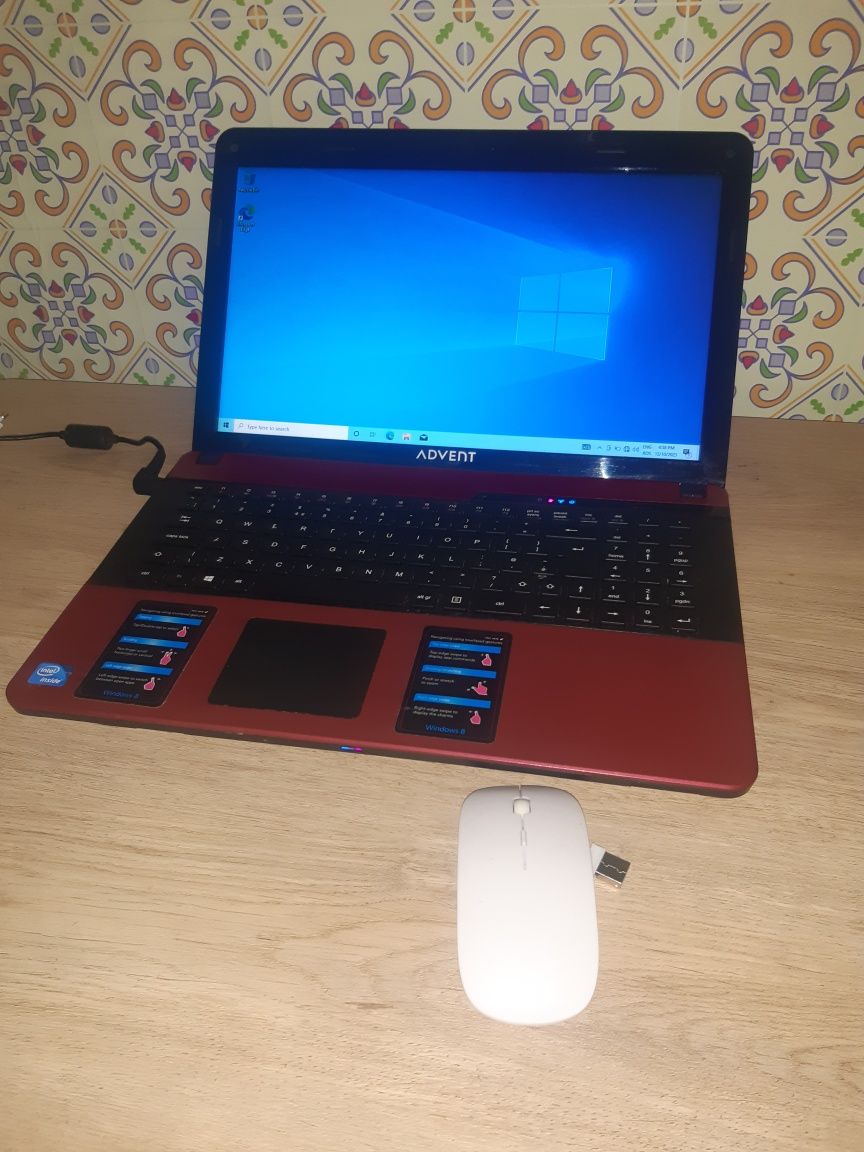 Oferta!Laptop la preț de Tableta!250 de lei cu încărcător,Bateria tine