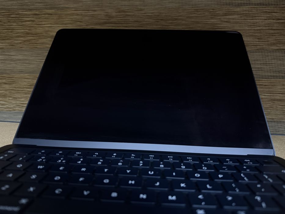 Macbook Air M2 Midnight 512Gb impecabil, magic mouse, hub, husa