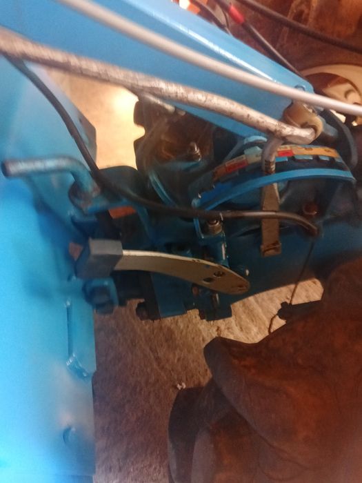 Doua motocultoare unul agria ,altul bcs705.