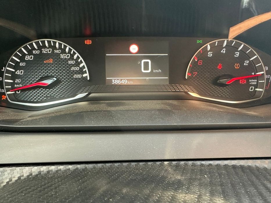 Peugeot 208 , puretech ,1,2 benzina turbo(Avariat)