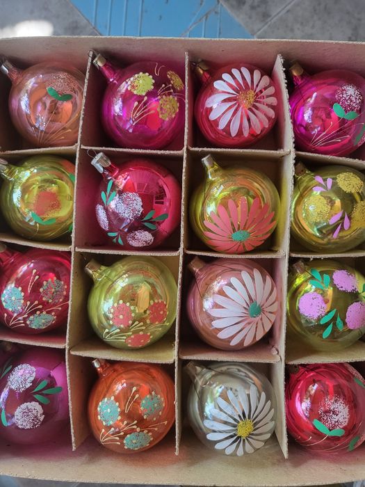Стеклянные ёлочные игрушки