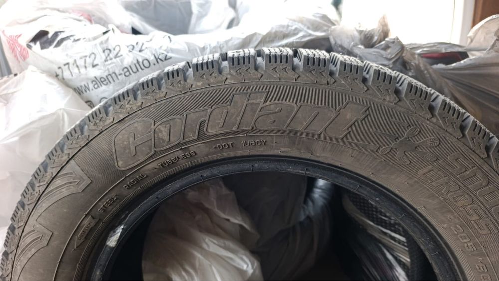 Зимние покрышки почти новые