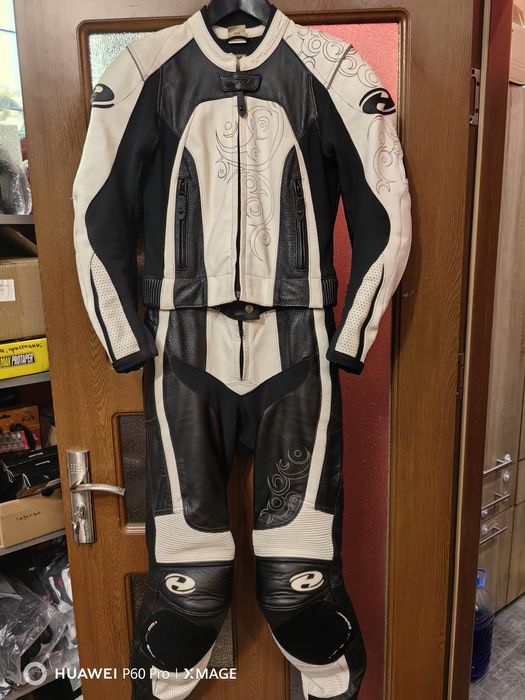 Дамски мото екип

Held

Размер 36