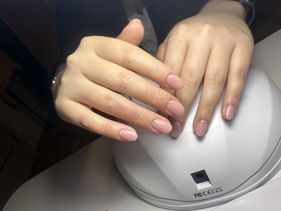 Маникюр с покрытием за 2500 тенге.