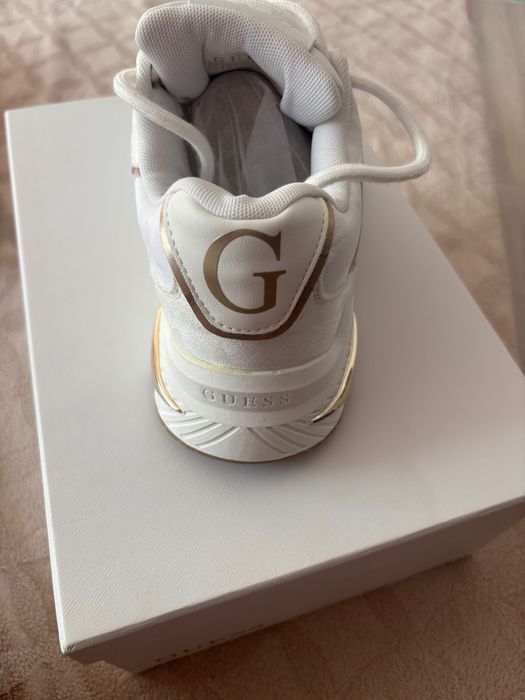 Маратонки Guess  и Tommy Hilfiger