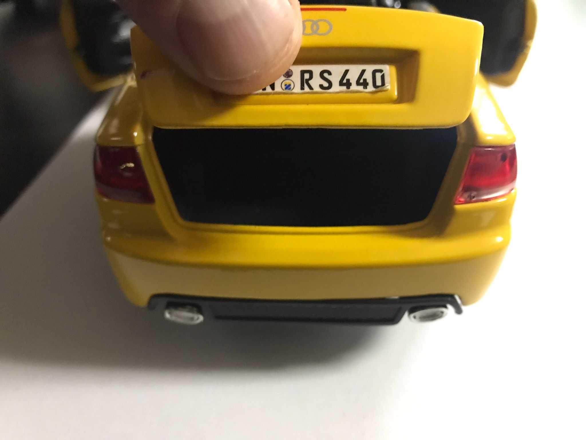 Macheta auto  AUDI RS4 B7 cabriolet Maisto 1/18