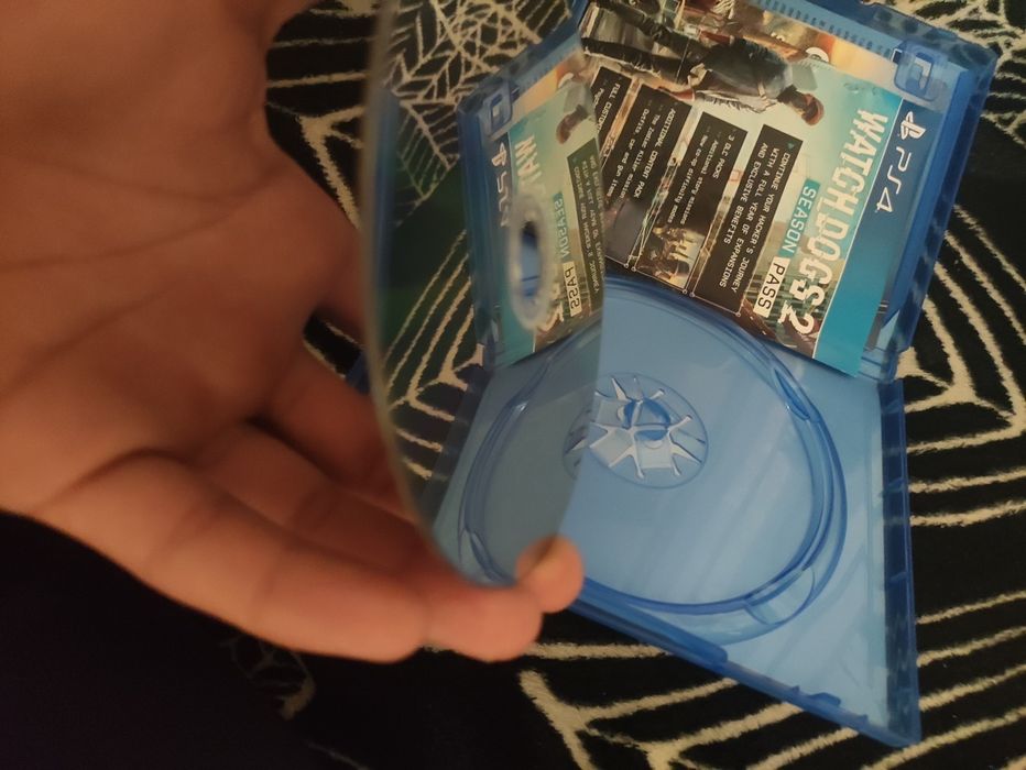 Продавам watch dogs 2 за ps 4 pro