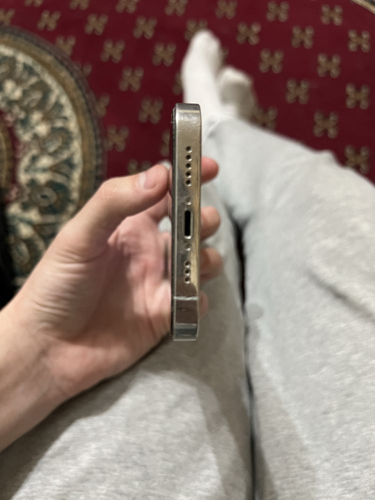Iphone 12 pro telefoni sotiladi