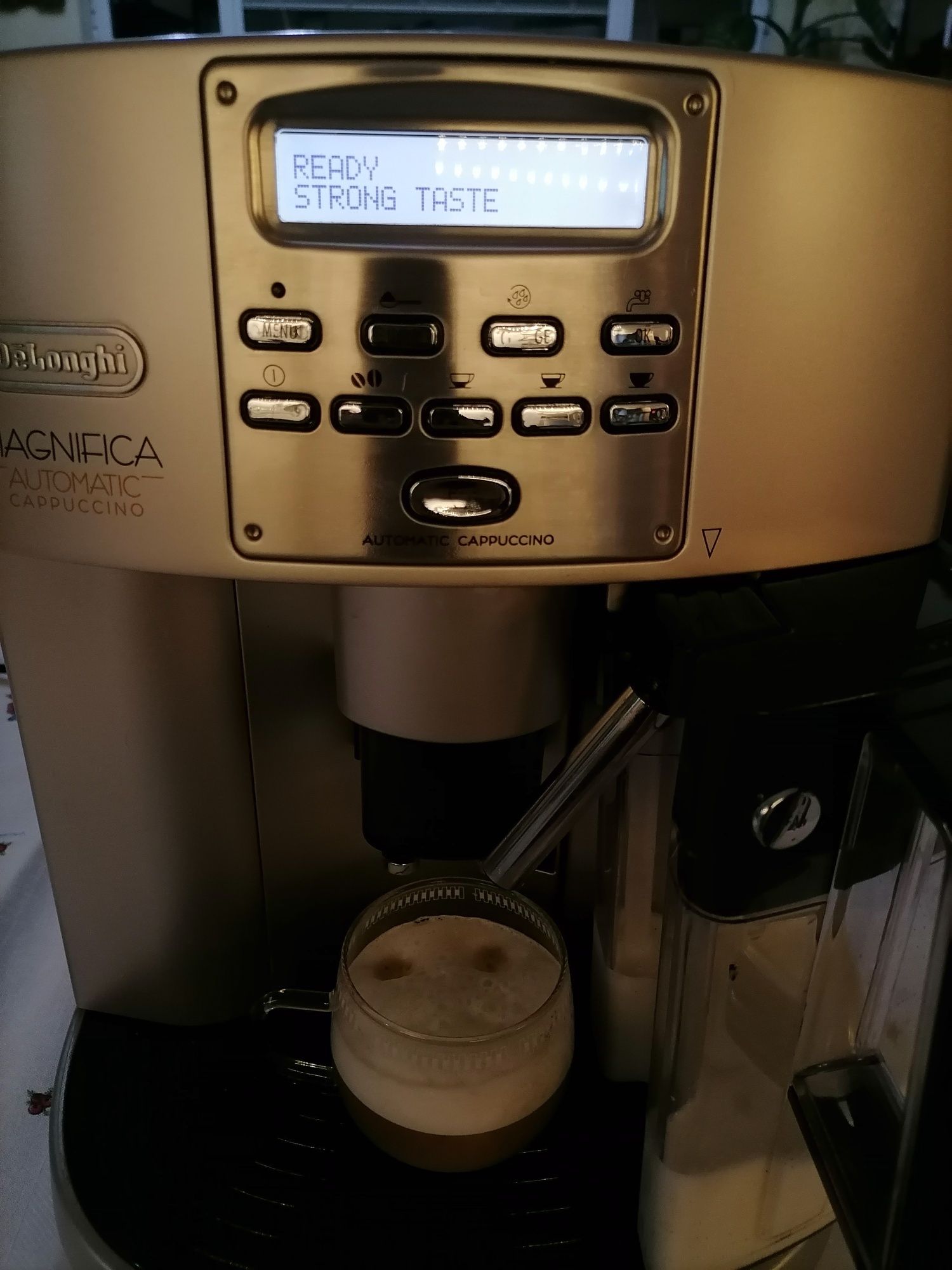 Продавам кафемашини Delonghi Magnifica, Perfecta и Jura Ena3