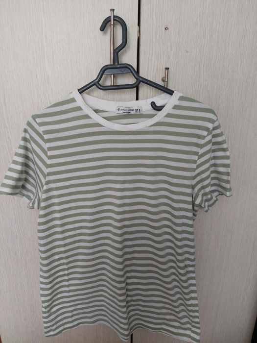 Tricou Stradivarius cu dungi alb-verde – mărimea M