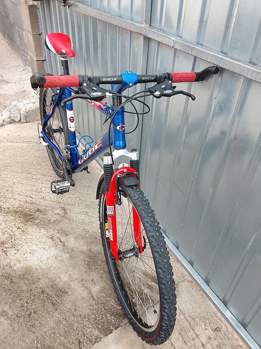 Vând bicicleta cube, roti 26