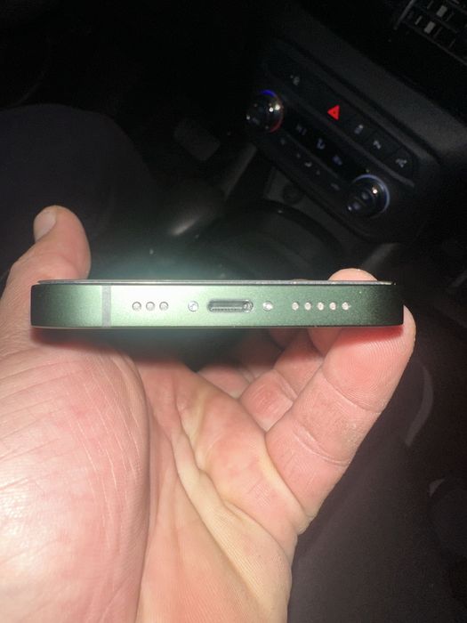 iphone 13    xotirasi 128   zangor holasi yangi 35 marta zaryad bugan