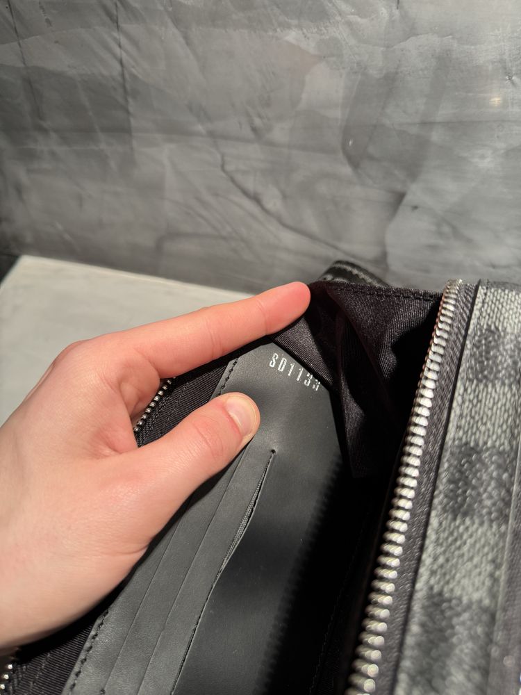 КАТО ЧИСТО НОВА Louis Vuitton чанта