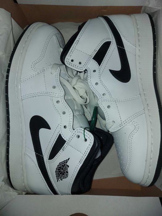 Jordan 1 mid reverse panda