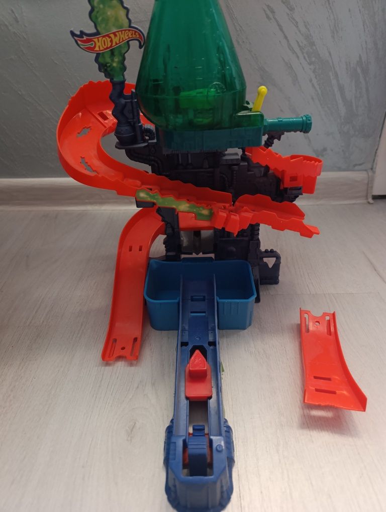 Писти Hot Wheels