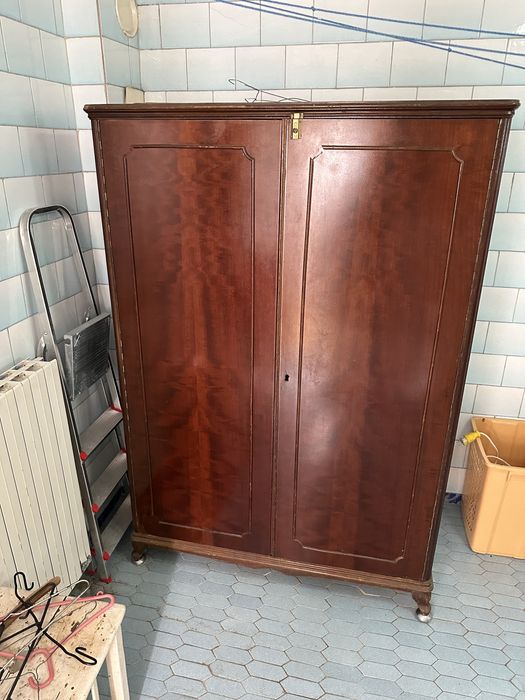 Dulapuri vechi 250 lei buc.