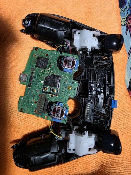 Ofer servicii de reparatii si mentenanta console si controllere