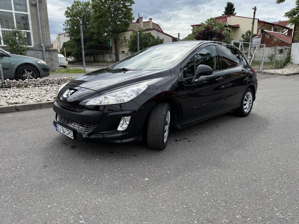 Peugeot 308 hatchback 2010