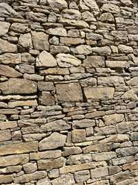 Дялан камък за зид