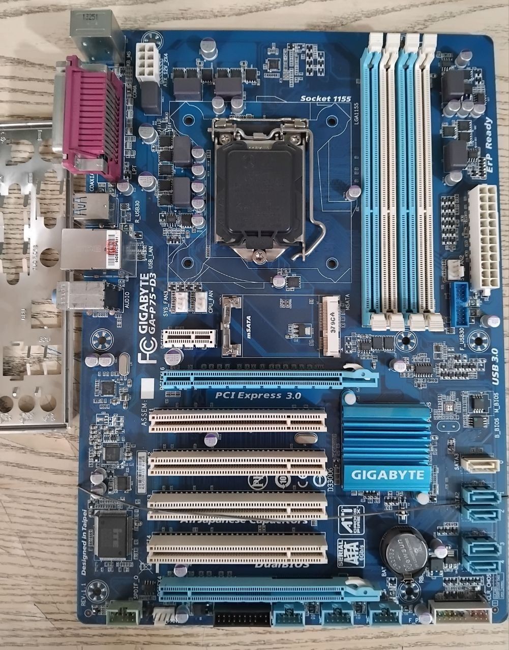 Продается  I3 6100 /B150 ASROCK/SSD256GbНовый/RAM 16GB КОЛИЧЕСТВЕ Е