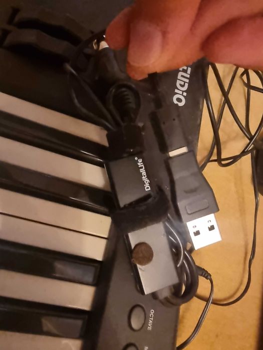 clapa midi midstudio cu adaptor midi la usb c si usb a