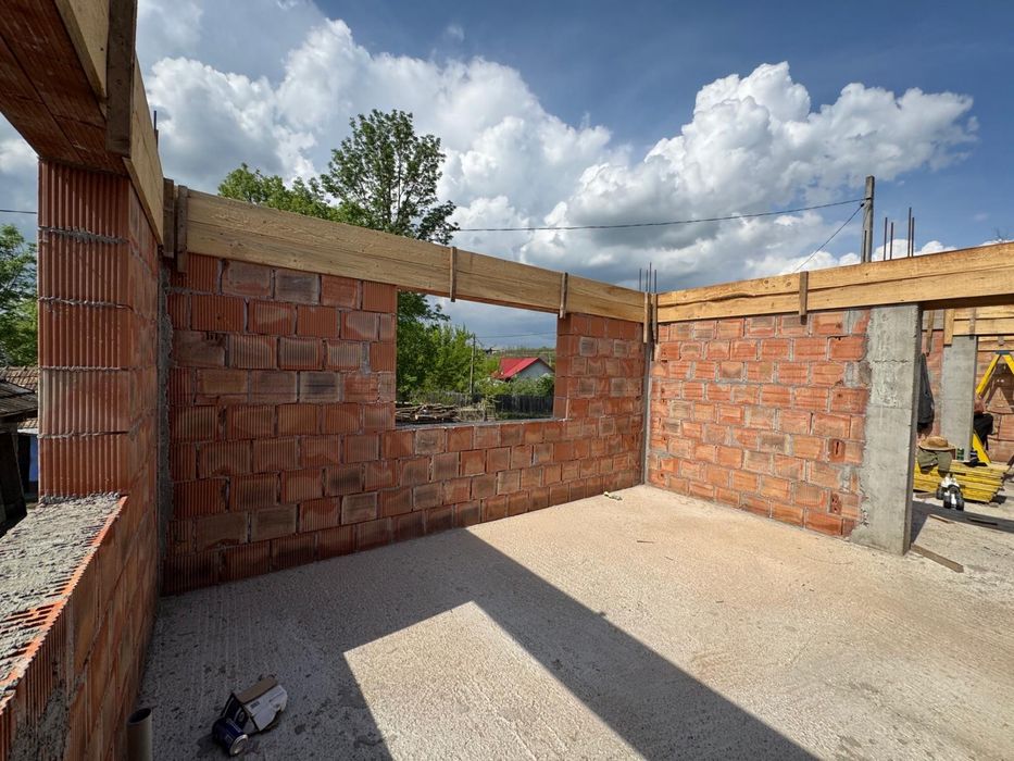 Executam Case la rosu,Garduri ,Tencuieli interior /exterior