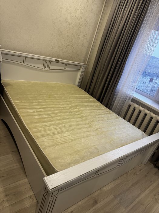 Продам спальный гарнитур